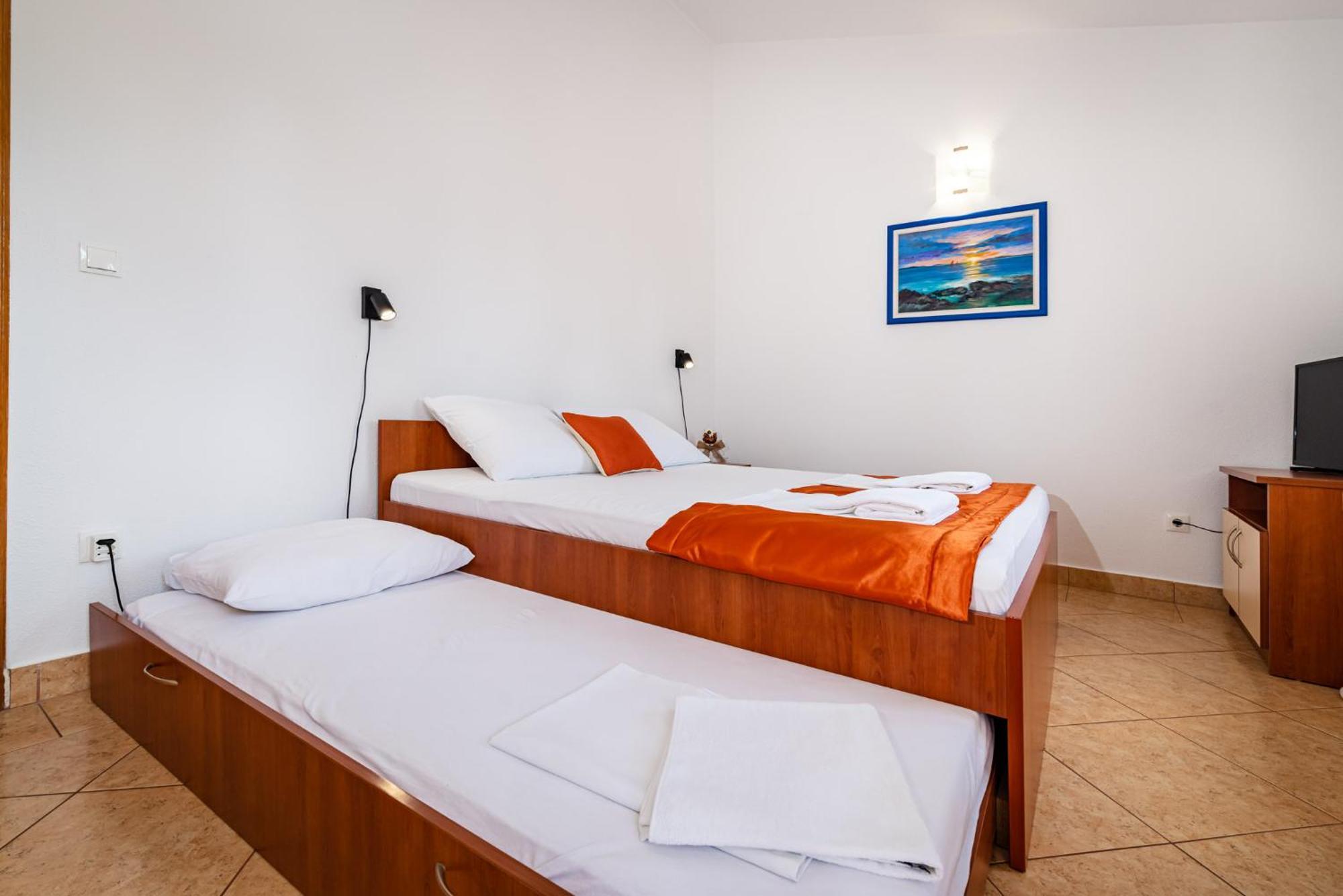Apartments Prkacin 2 Starigrad Paklenica Ngoại thất bức ảnh